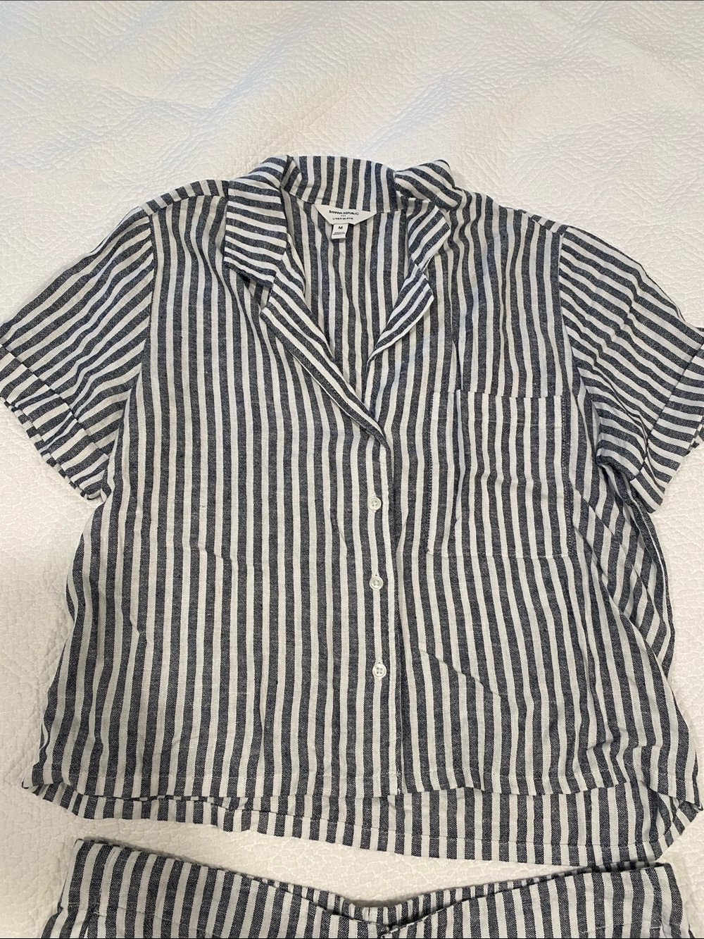 Banana Republic Black & White Striped Short-Sleeve Button-Down Shirt